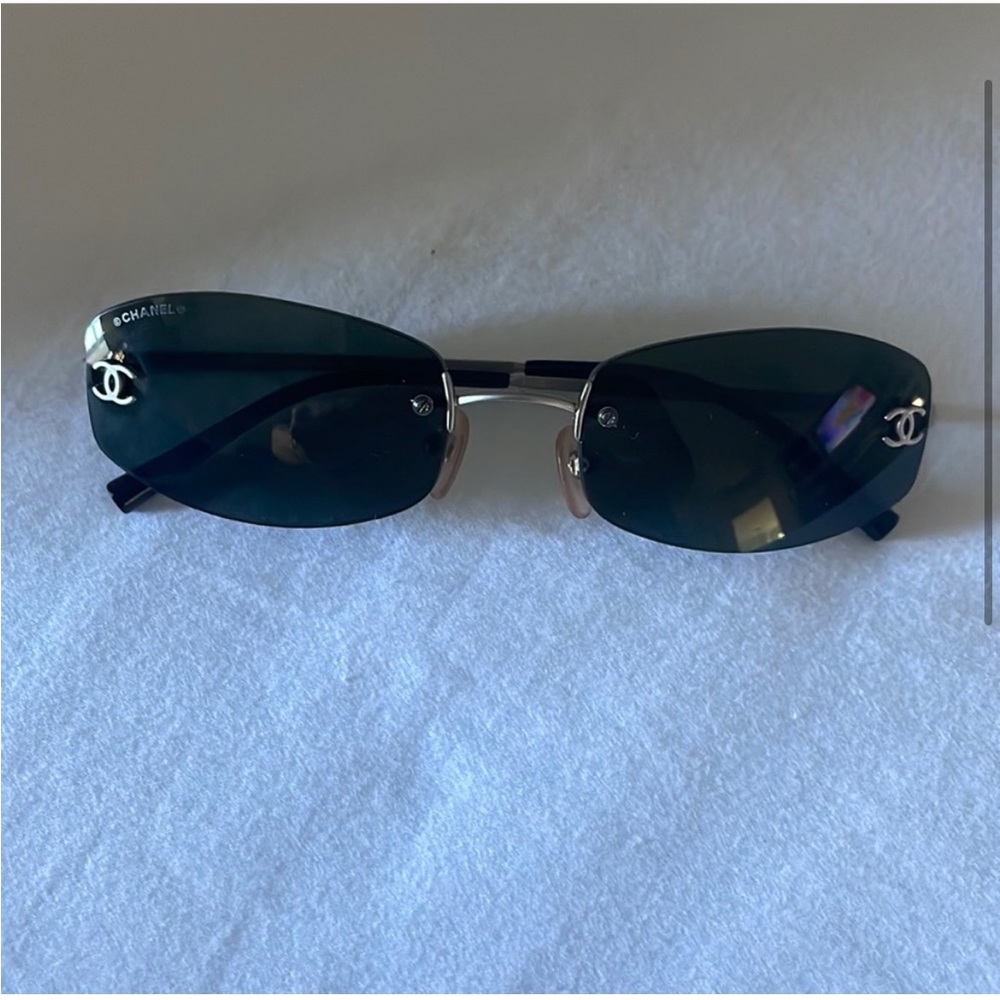 black lens chanel sunglasses